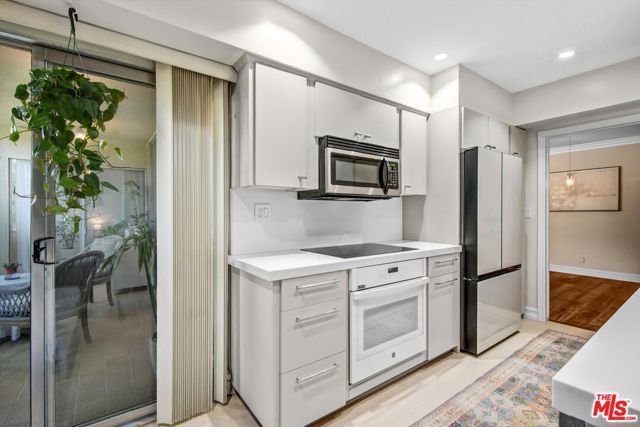 289 S Barrington Avenue A102, Los Angeles, CA 90049