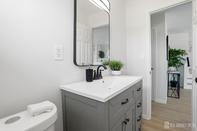 11 Lincroft Avenue, Old Bridge, NJ 08857