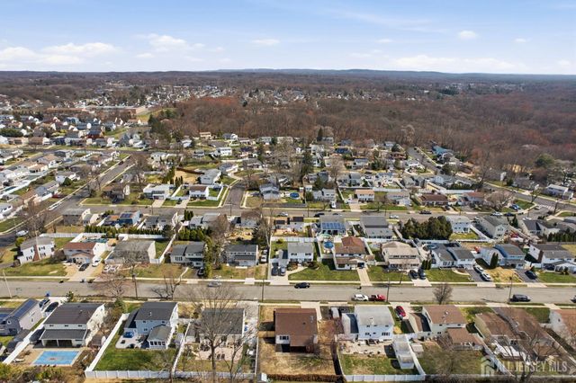 11 Lincroft Avenue, Old Bridge, NJ 08857