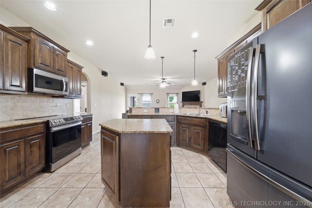 13319 S 21st Place, Bixby, OK 74008
