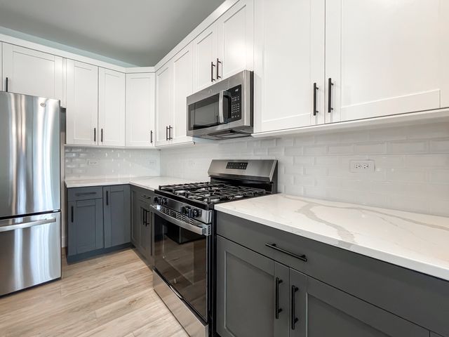 265 Regency Court C, Wauconda, IL 60084