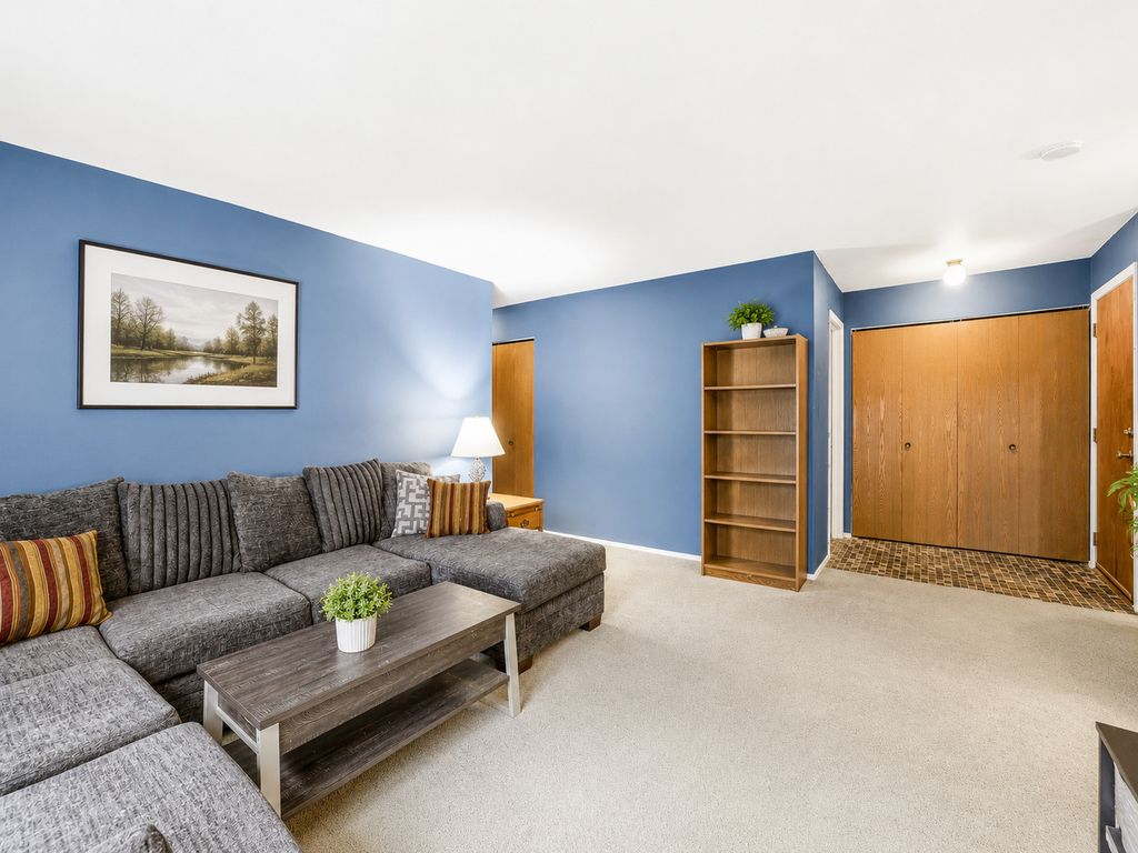 1059 Southbury Lane, Wheeling, IL 60090 — photo 3