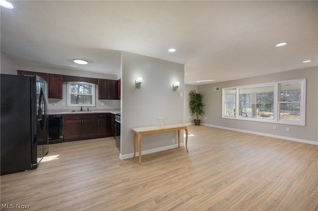 680 E State Street, Barberton, OH 44203