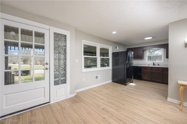 680 E State Street, Barberton, OH 44203