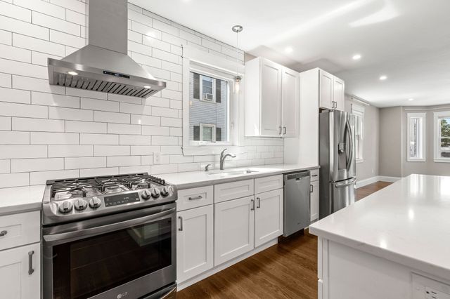 251 Rantoul St 1, Beverly, MA 01915
