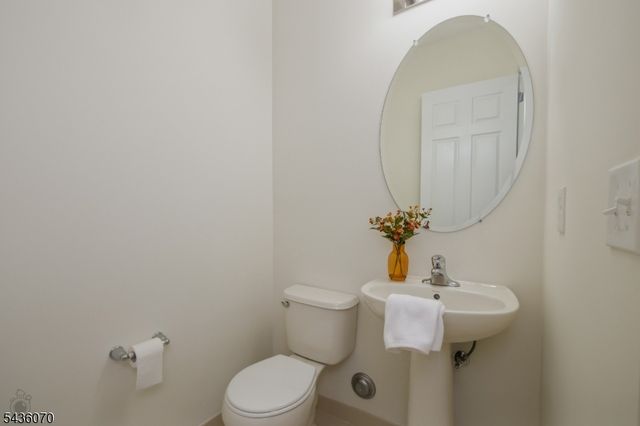 21 Sylvia St, Lopatcong Twp., NJ 08865