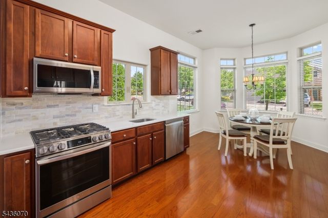 21 Sylvia St, Lopatcong Twp., NJ 08865