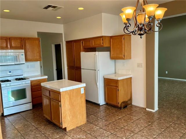 13748 Sunshine, Victorville, CA 92394