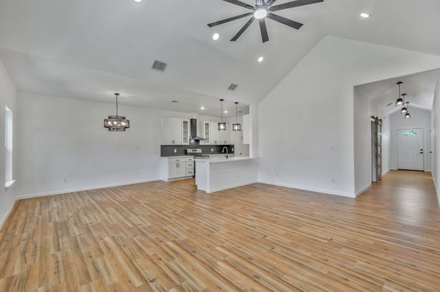 2617 Hillside Drive, Granbury, TX 76048