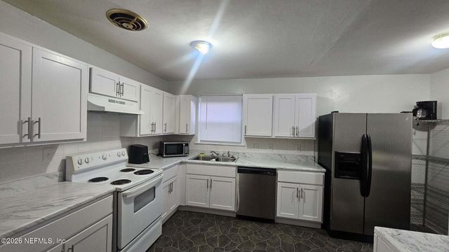 4934 DONNYBROOK Avenue, Jacksonville, FL 32208