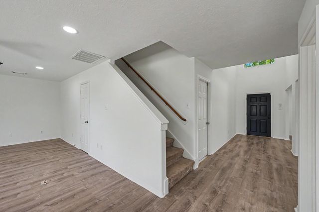11910 Lois Lane, Pinehurst, TX 77362