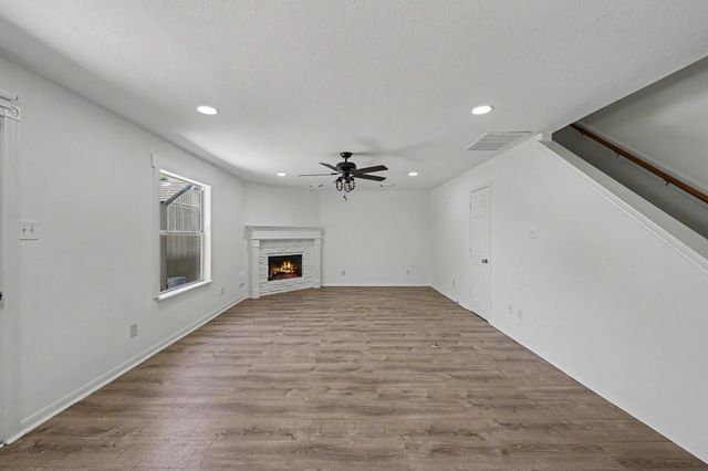 11910 Lois Lane, Pinehurst, TX 77362