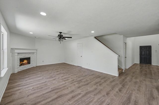 11910 Lois Lane, Pinehurst, TX 77362