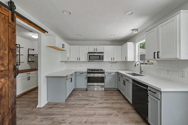 11910 Lois Lane, Pinehurst, TX 77362