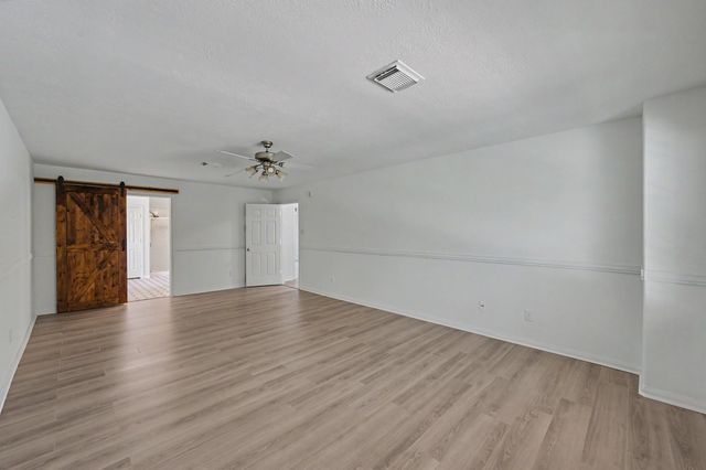 11910 Lois Lane, Pinehurst, TX 77362