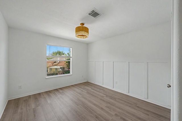 11910 Lois Lane, Pinehurst, TX 77362