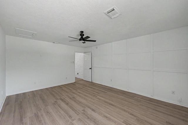 11910 Lois Lane, Pinehurst, TX 77362