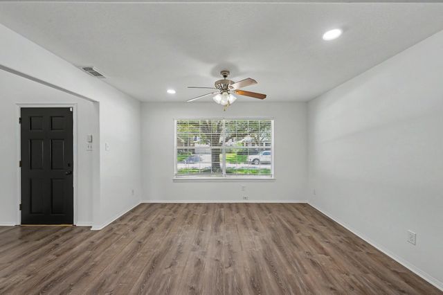 11910 Lois Lane, Pinehurst, TX 77362