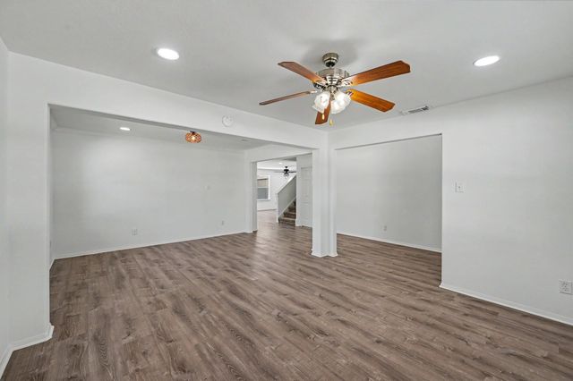 11910 Lois Lane, Pinehurst, TX 77362