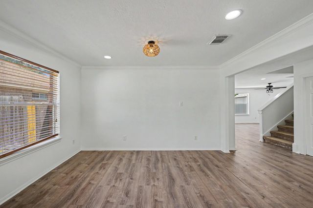 11910 Lois Lane, Pinehurst, TX 77362