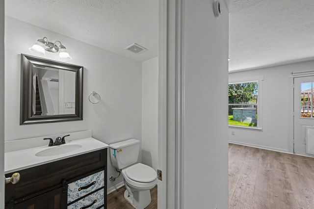 11910 Lois Lane, Pinehurst, TX 77362