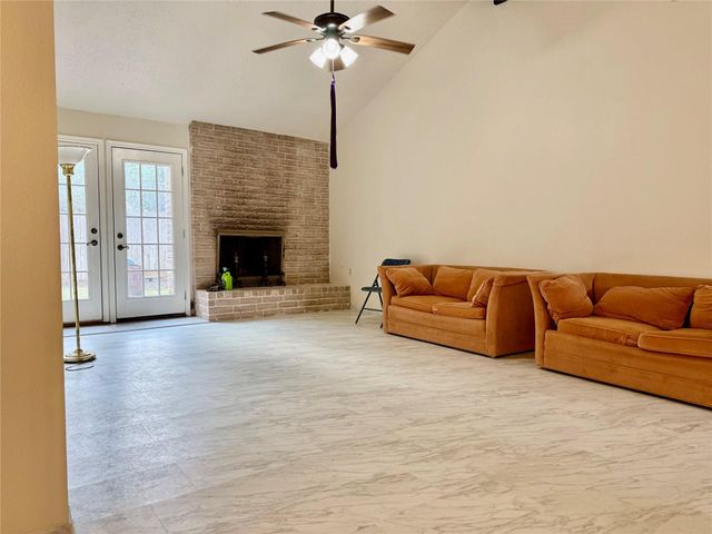 2802 Valley Forest Drive, Missouri City, TX 77489