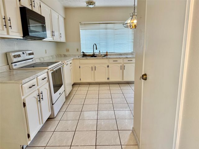 2802 Valley Forest Drive, Missouri City, TX 77489