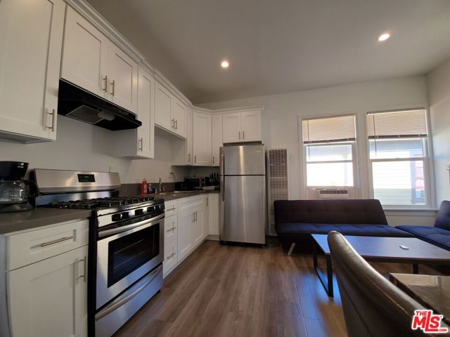 1978 Bonsallo Avenue, Los Angeles, CA 90007