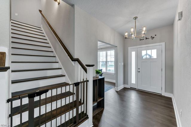 219 Dunway LN, Chesapeake, VA 23323