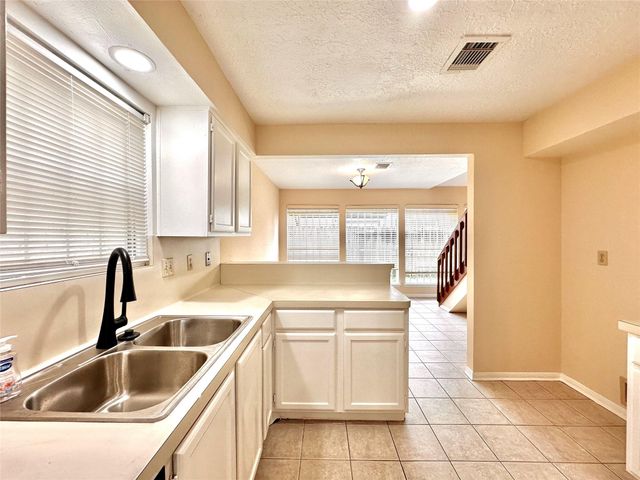 6437 Chatham Island Lane, Houston, TX 77035