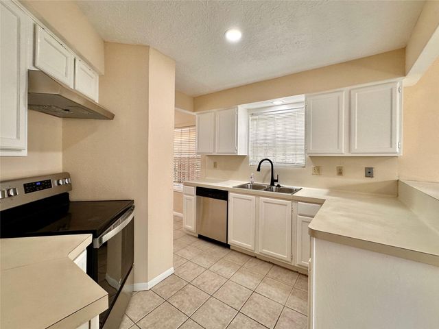 6437 Chatham Island Lane, Houston, TX 77035
