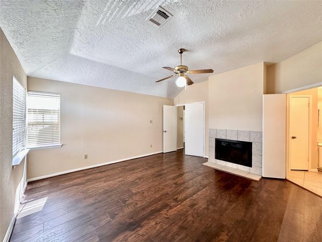 6437 Chatham Island Lane, Houston, TX 77035