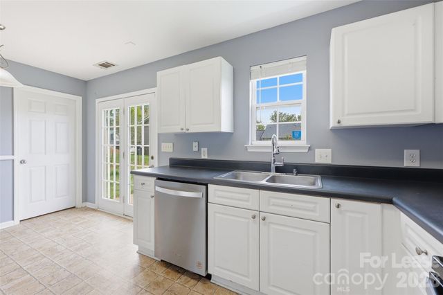 3911 Hathaway Hills Drive, Charlotte, NC 28214