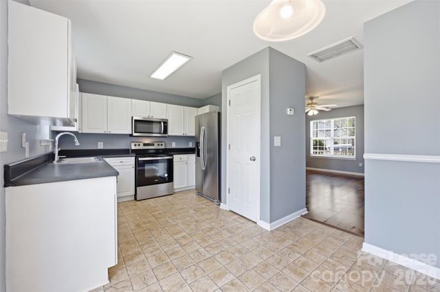 3911 Hathaway Hills Drive, Charlotte, NC 28214
