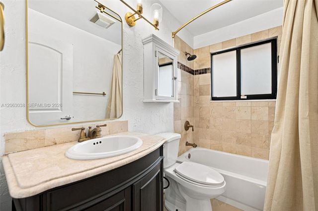 3931 NW 7th Place, Deerfield Beach, FL 33442