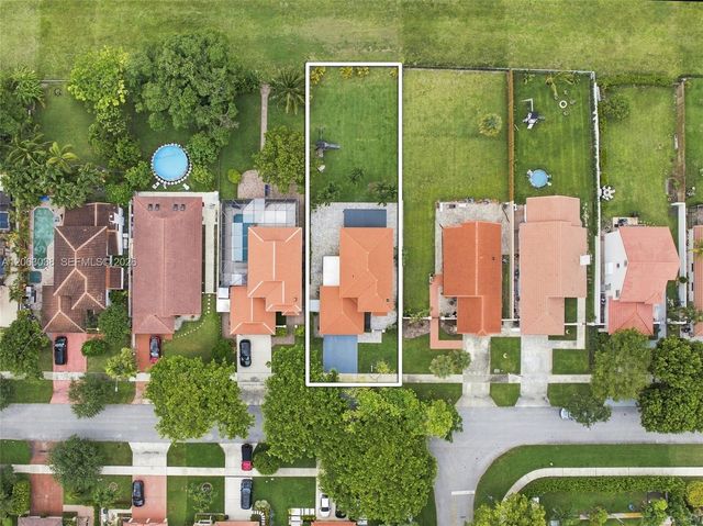 3931 NW 7th Place, Deerfield Beach, FL 33442