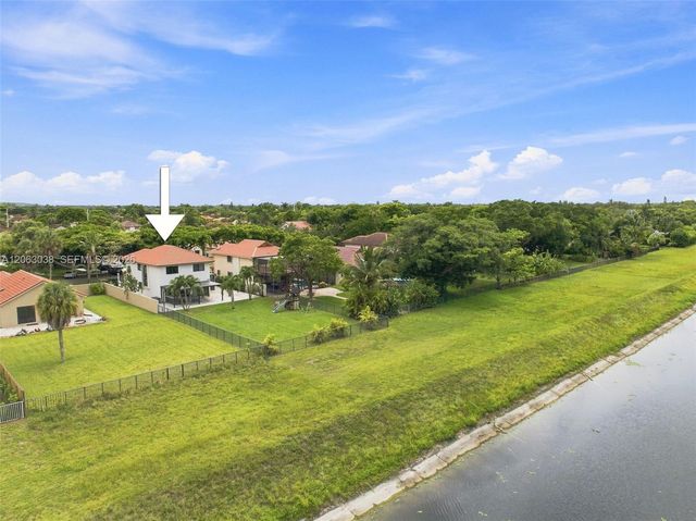 3931 NW 7th Place, Deerfield Beach, FL 33442