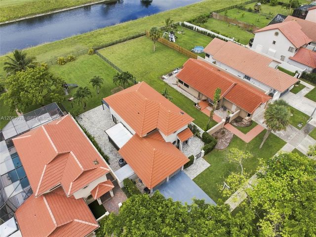 3931 NW 7th Place, Deerfield Beach, FL 33442