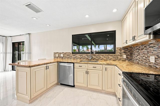 3931 NW 7th Place, Deerfield Beach, FL 33442