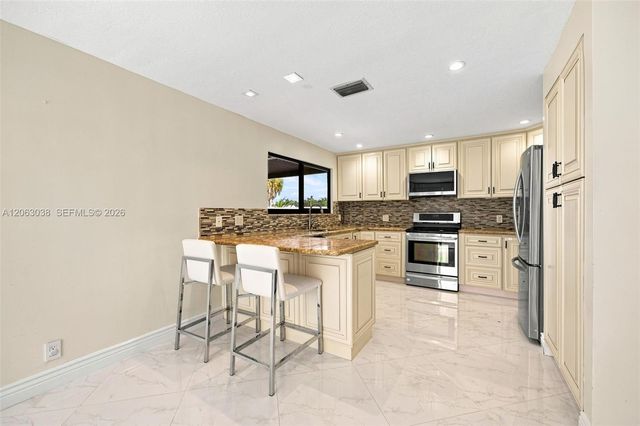 3931 NW 7th Place, Deerfield Beach, FL 33442