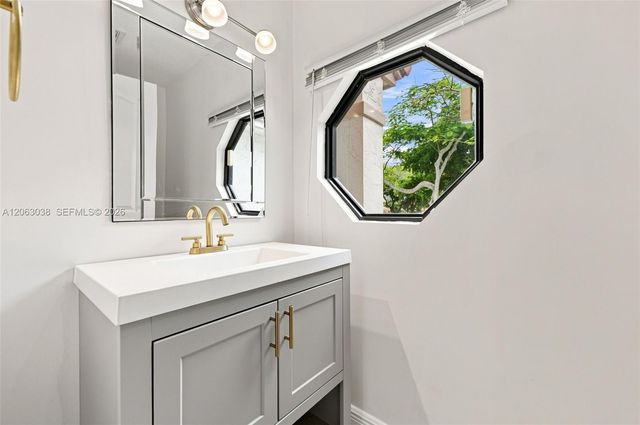 3931 NW 7th Place, Deerfield Beach, FL 33442