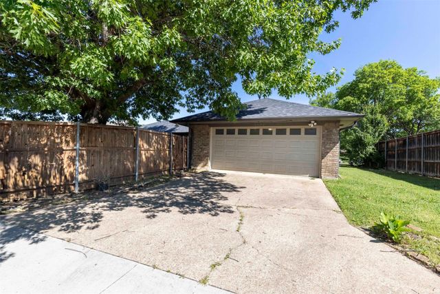 2602 Ramblewood Drive, Carrollton, TX 75006