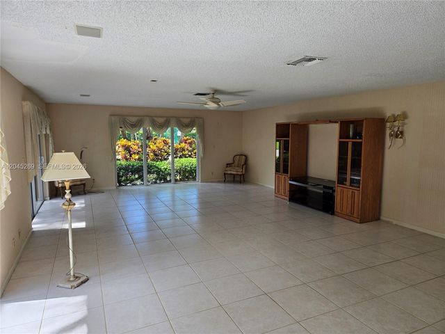 908 Cypress Terrace V57, Pompano Beach, FL 33069
