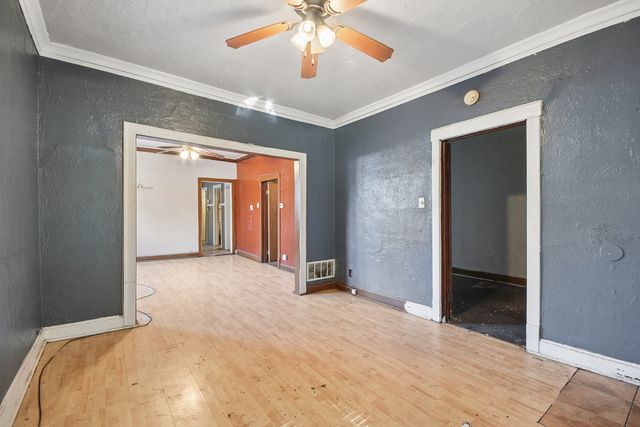 8918 S Woodlawn Avenue, Chicago, IL 60619