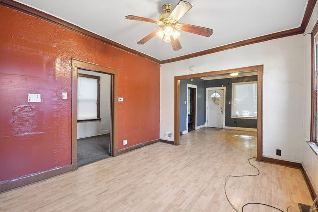 8918 S Woodlawn Avenue, Chicago, IL 60619