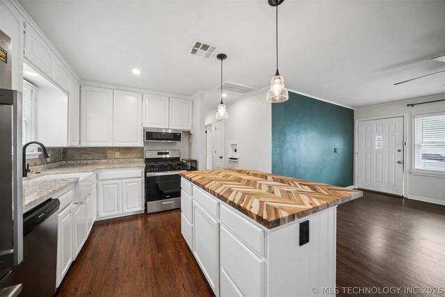 6207 E Newton Street, Tulsa, OK 74115