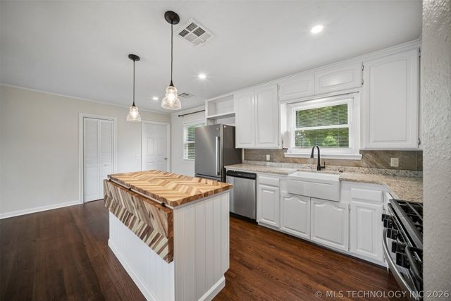 6207 E Newton Street, Tulsa, OK 74115