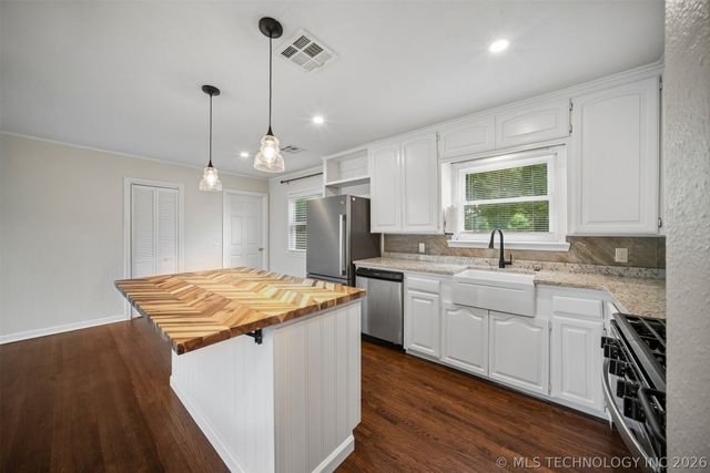 6207 E Newton Street, Tulsa, OK 74115