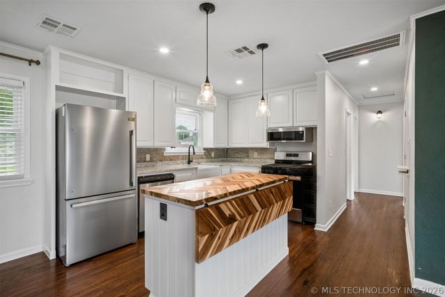 6207 E Newton Street, Tulsa, OK 74115