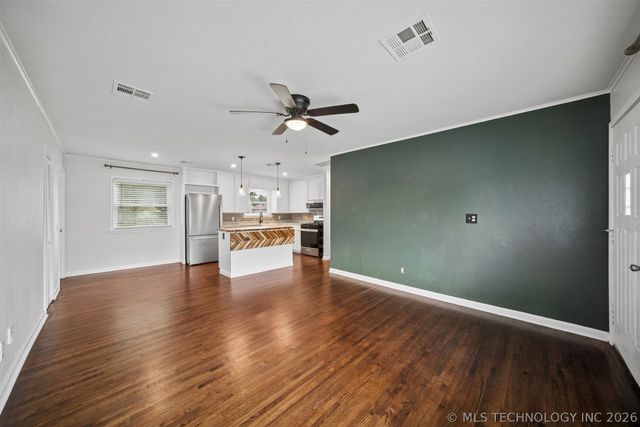 6207 E Newton Street, Tulsa, OK 74115